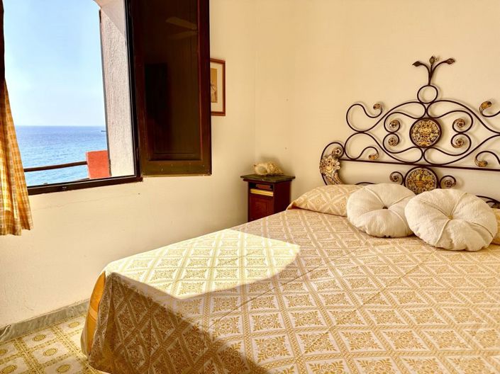 Image No.25-4 Bed House for sale