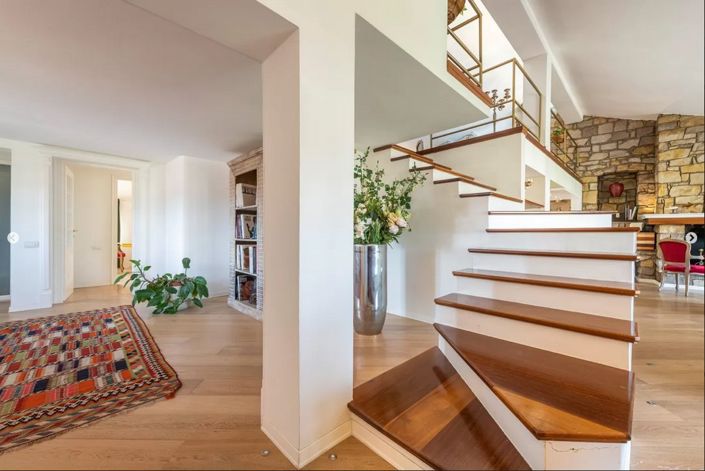 Image No.20-7 Bed House for sale