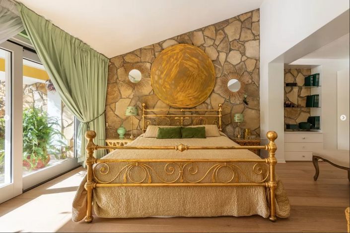 Image No.25-7 Bed House for sale