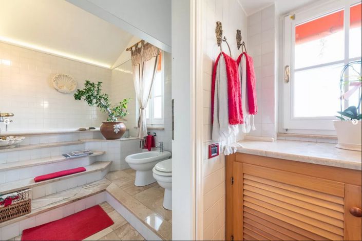 Image No.27-7 Bed House for sale