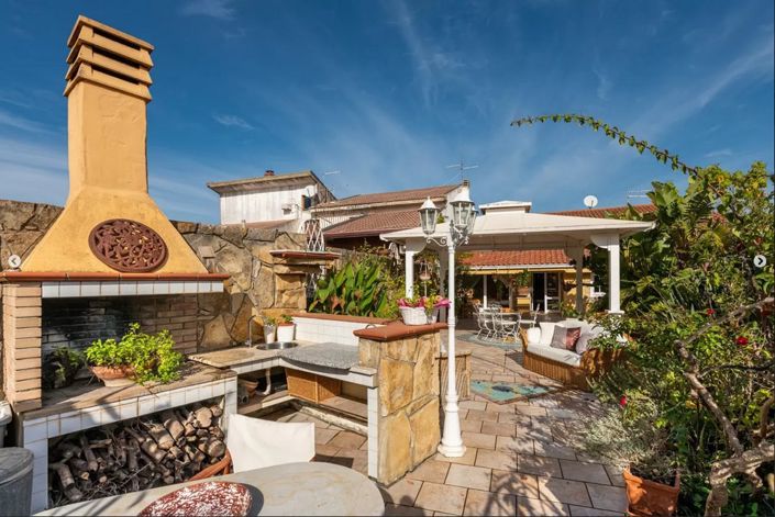 Image No.9-7 Bed House for sale