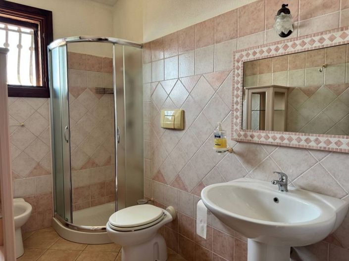 Image No.22-2 Bed House for sale