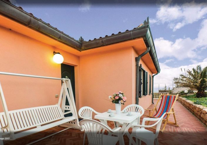 Image No.13-8 Bed House for sale