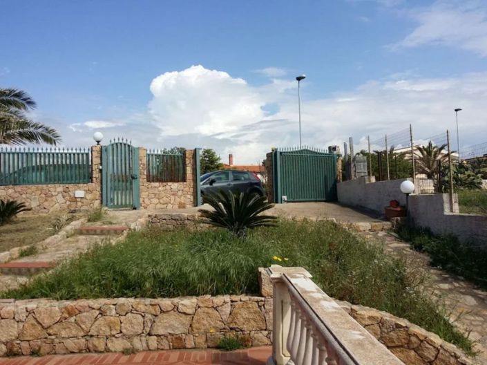 Image No.4-8 Bed House for sale