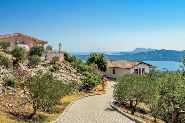 Image No.11-10 Bed Country House for sale