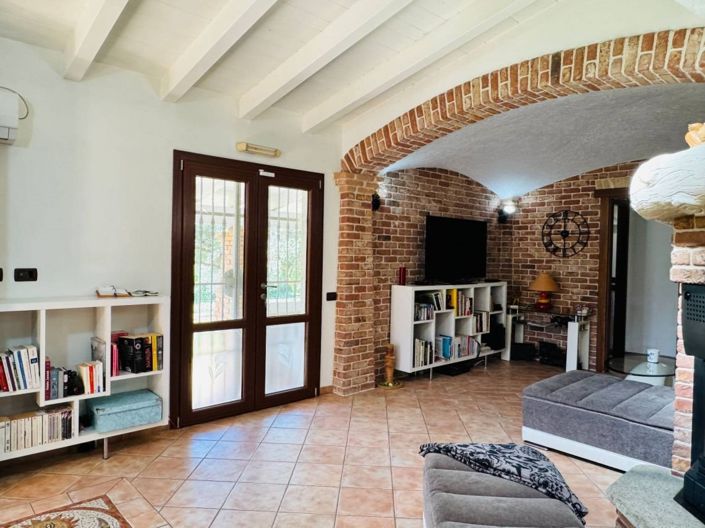 Image No.17-4 Bed House for sale