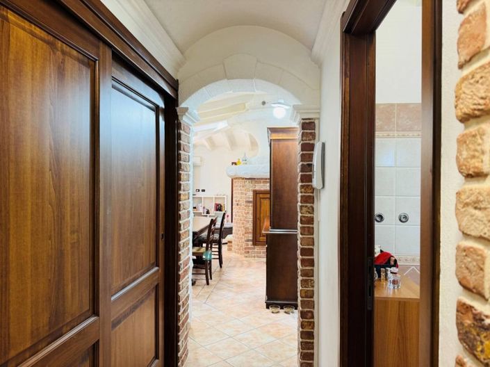 Image No.23-4 Bed House for sale