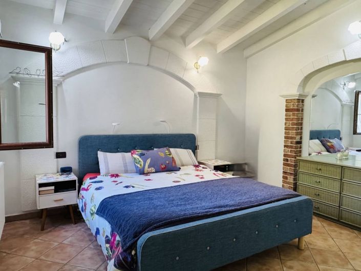 Image No.24-4 Bed House for sale