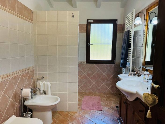 Image No.30-4 Bed House for sale