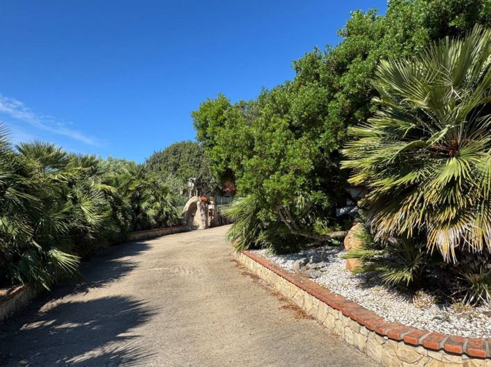 Image No.6-4 Bed House for sale