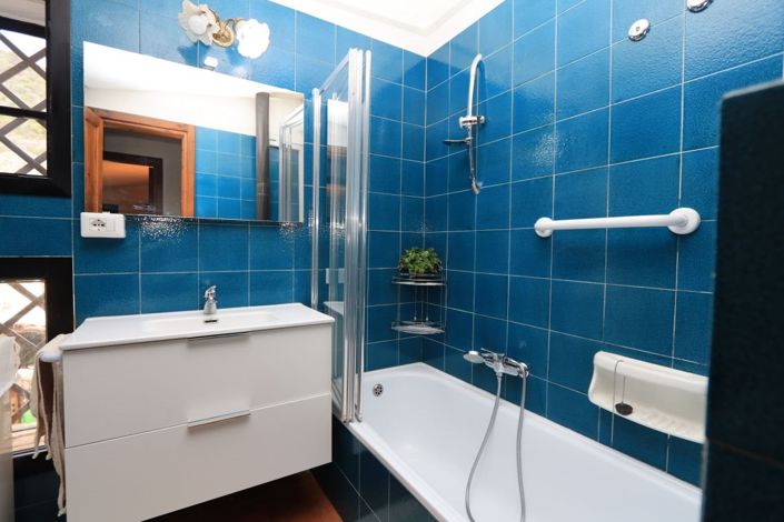 Image No.18-5 Bed House for sale