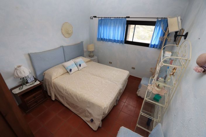 Image No.19-5 Bed House for sale