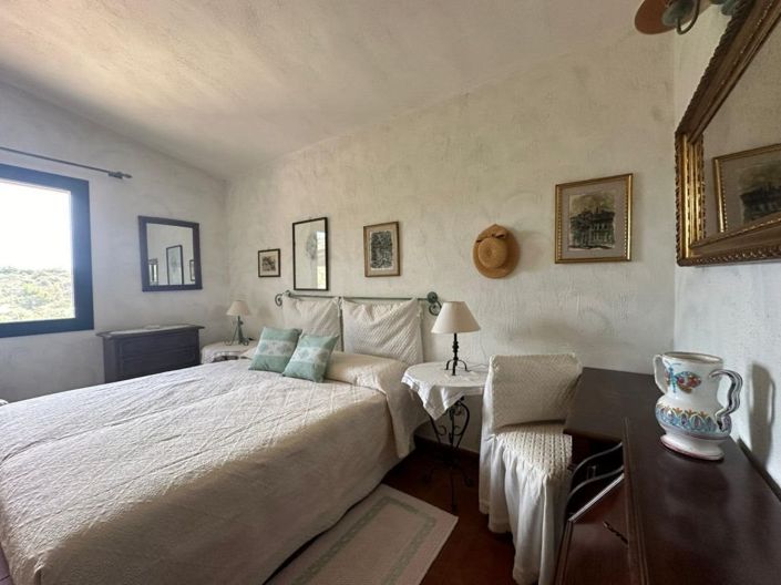 Image No.30-5 Bed House for sale