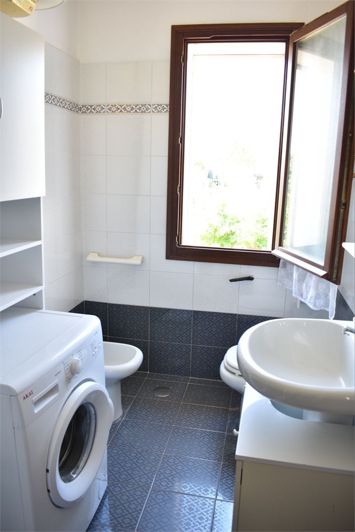 Image No.21-2 Bed House for sale