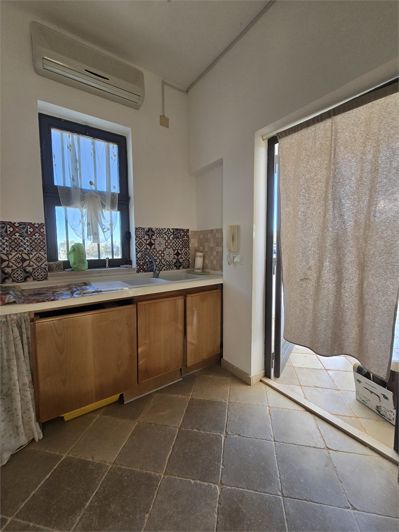 Image No.22-1 Bed House for sale