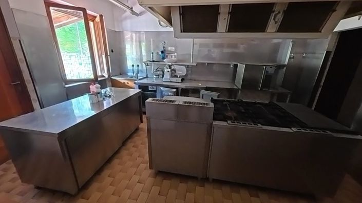 Image No.20-19 Bed House for sale