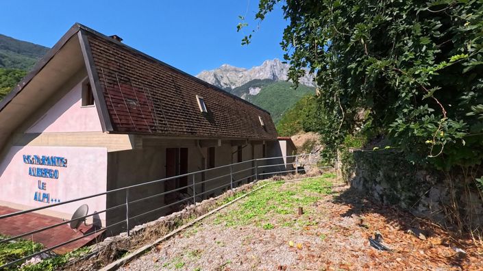 Image No.8-19 Bed House for sale