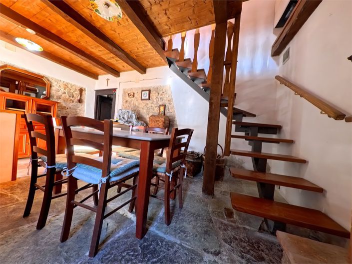 Image No.18-2 Bed House for sale