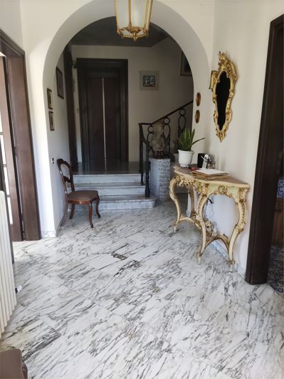 Image No.11-5 Bed House for sale