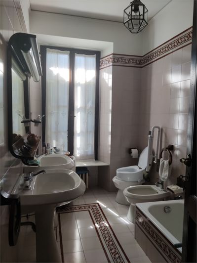 Image No.25-5 Bed House for sale