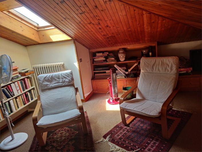 Image No.26-5 Bed House for sale