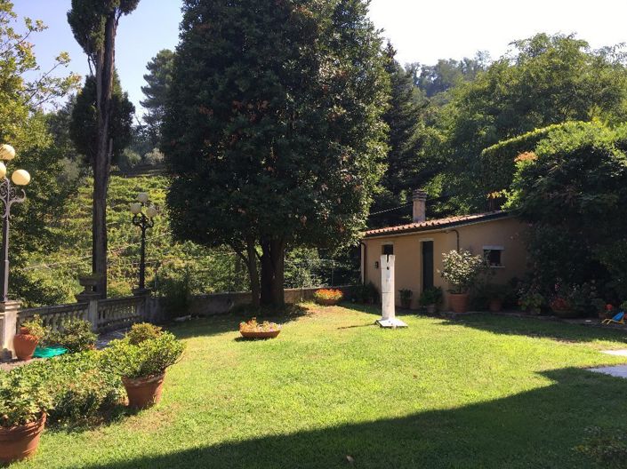 Image No.3-5 Bed House for sale