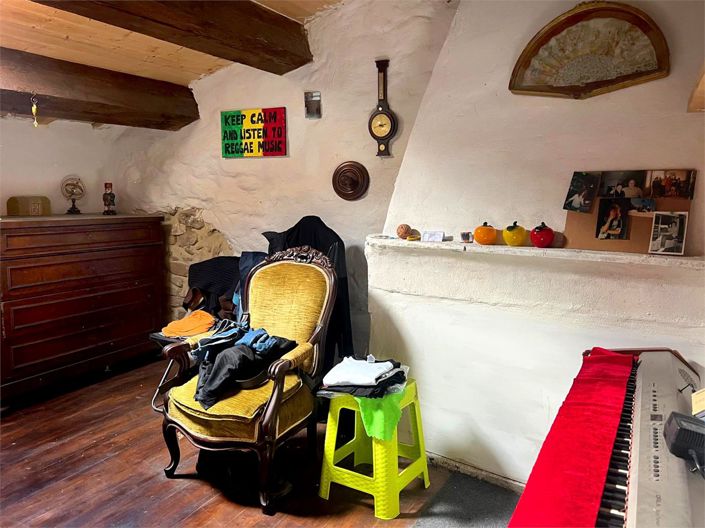 Image No.10-4 Bed House for sale