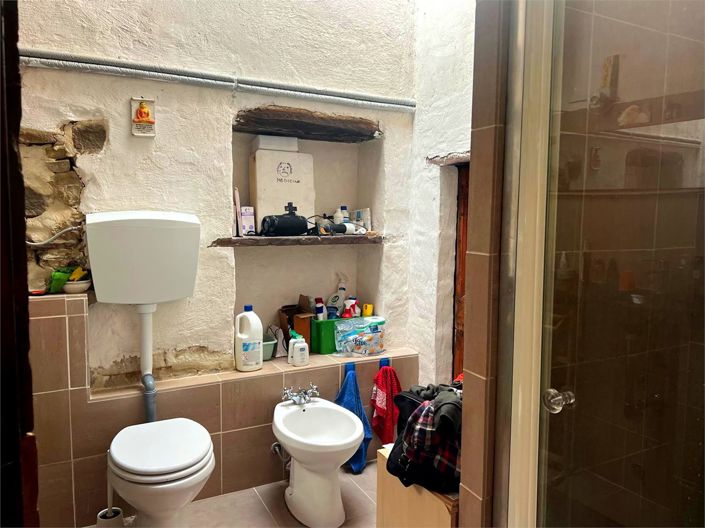 Image No.18-4 Bed House for sale