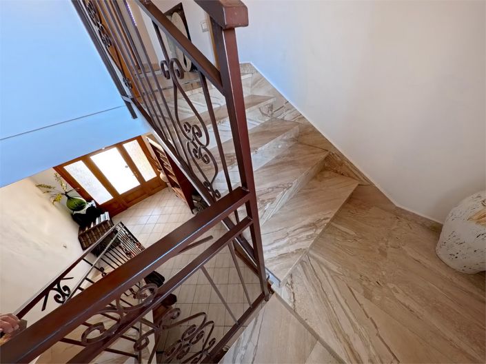 Image No.19-3 Bed House for sale