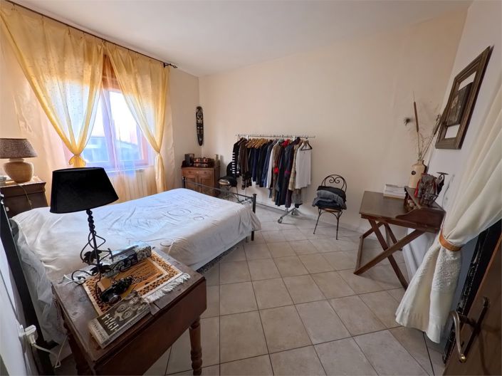 Image No.20-3 Bed House for sale