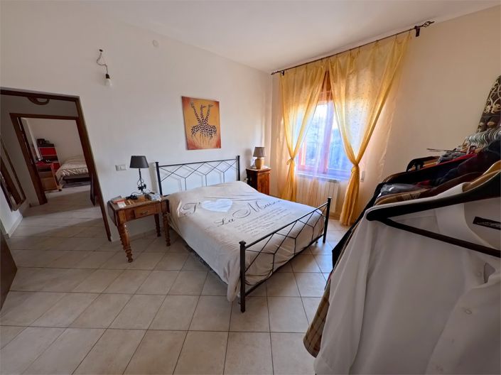 Image No.21-3 Bed House for sale