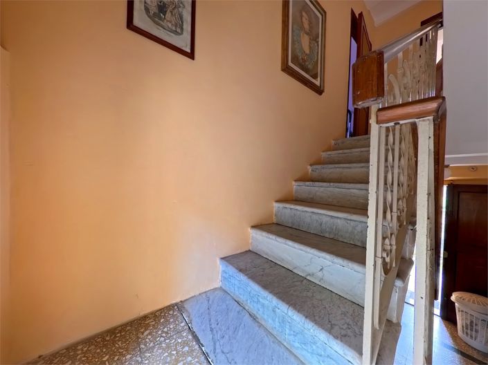 Image No.12-2 Bed House for sale