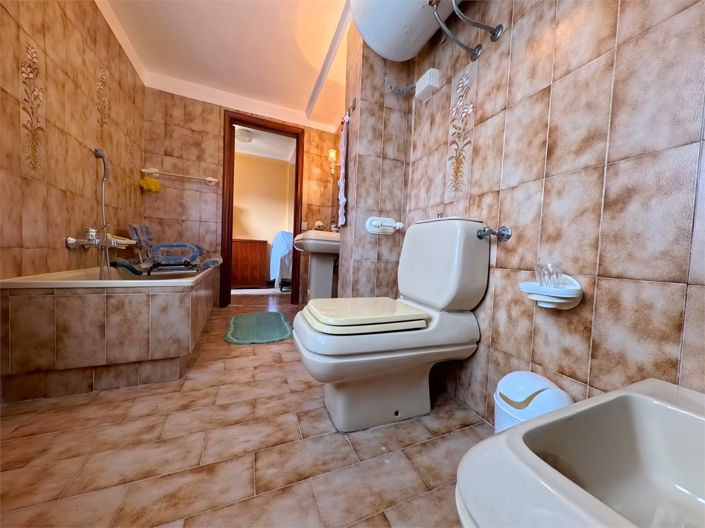 Image No.16-2 Bed House for sale