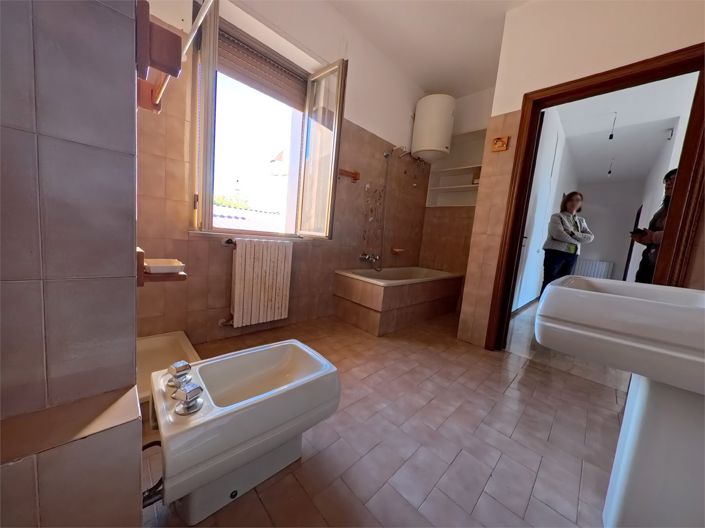 Image No.16-4 Bed House for sale