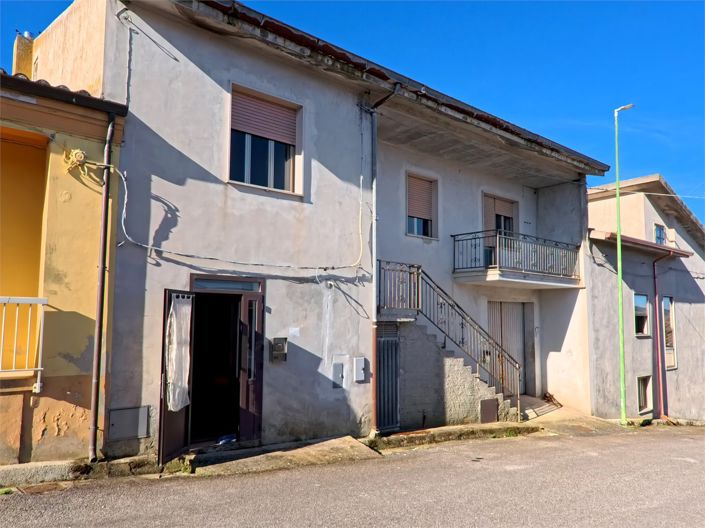 Image No.2-4 Bed House for sale