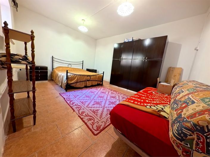 Image No.21-4 Bed House for sale