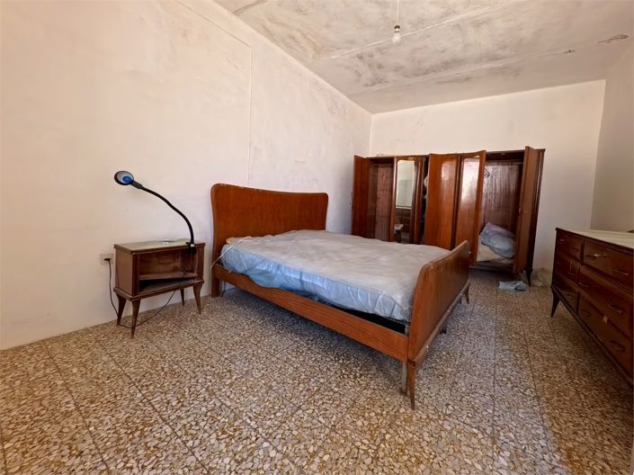 Image No.8-3 Bed House for sale