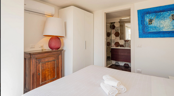 Image No.16-5 Bed House for sale