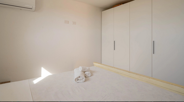 Image No.20-5 Bed House for sale