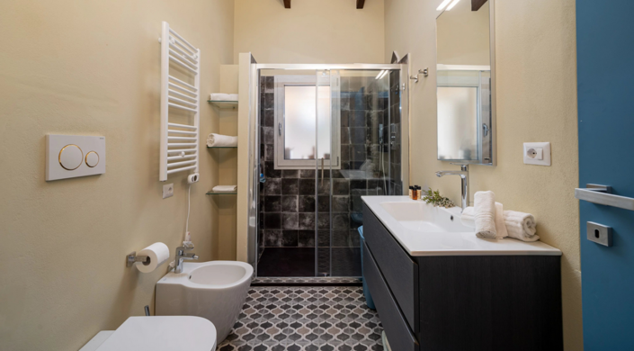 Image No.23-5 Bed House for sale