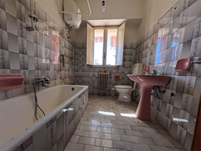 Image No.15-3 Bed House for sale