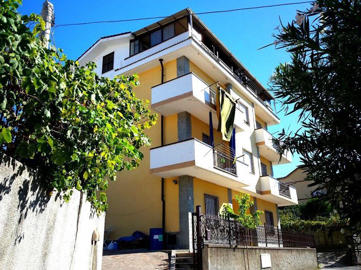 Image No.3-Maison de 10 chambres à vendre à Calabre