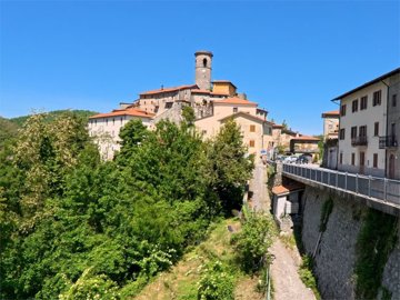 vendita-gruppo-di-fabbricati-lucca-rif-grf-20