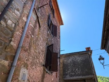vendita-gruppo-di-fabbricati-lucca-rif-grf-20