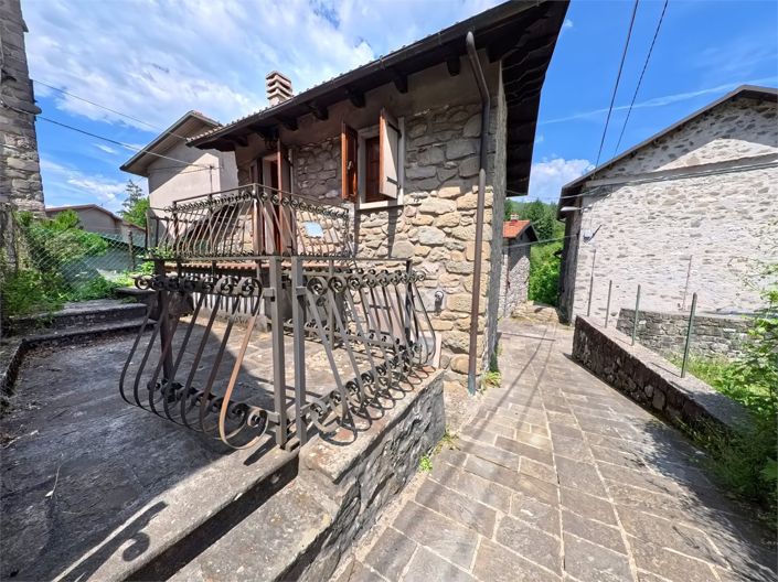 Image No.8-2 Bed House for sale