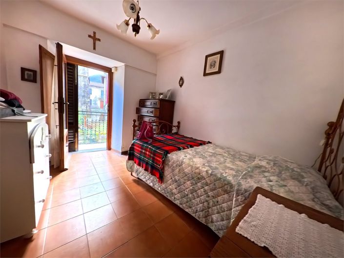 Image No.14-4 Bed House for sale