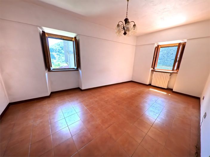 Image No.18-4 Bed House for sale