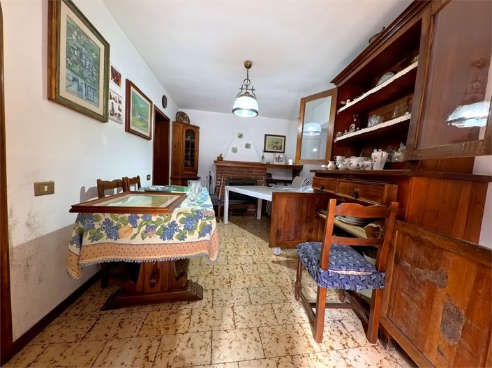 Image No.8-4 Bed House for sale