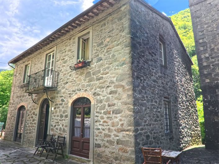 Image No.2-4 Bed House for sale
