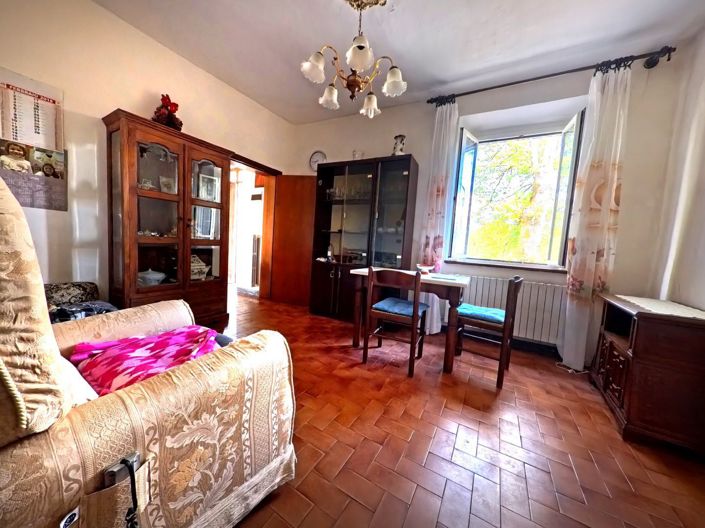 Image No.8-2 Bed House for sale